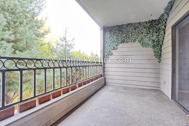 Building Photo - 2 Bed, 2 Bath Condo with Roof Top Patio, Covered Balcony and Secure Garage