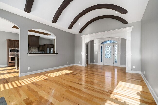 Building Photo - Pet Friendly on Exit 8!