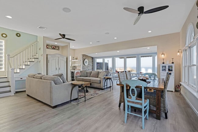 Building Photo - 76 Creek Rd