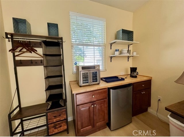 Building Photo - 483 Lyle Dr