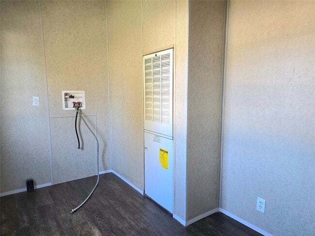 Building Photo - 219 Zinn Dr