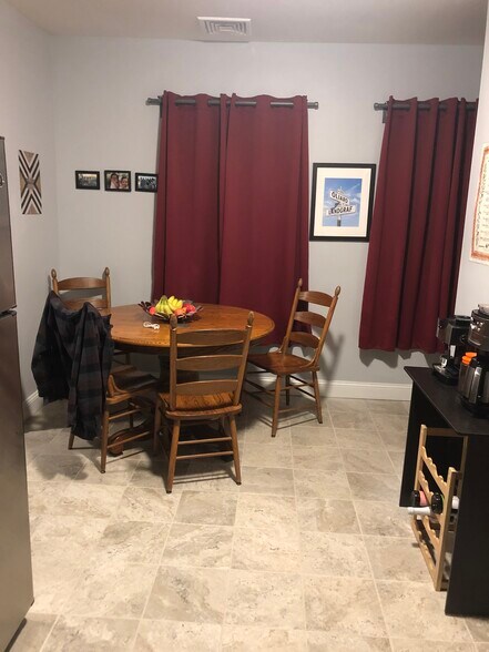 Building Photo - 52 Nash St