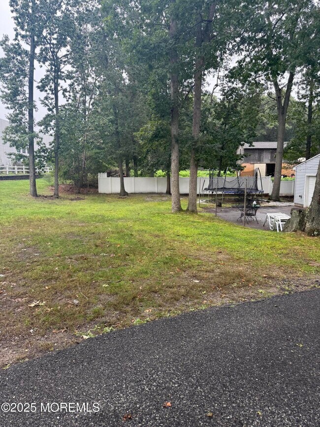 Building Photo - 1424 Shafto Rd