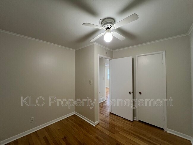 Building Photo - 924 19th St