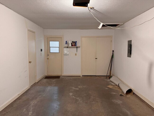 Building Photo - Unique 1 Bed 1 Bath In The Country!