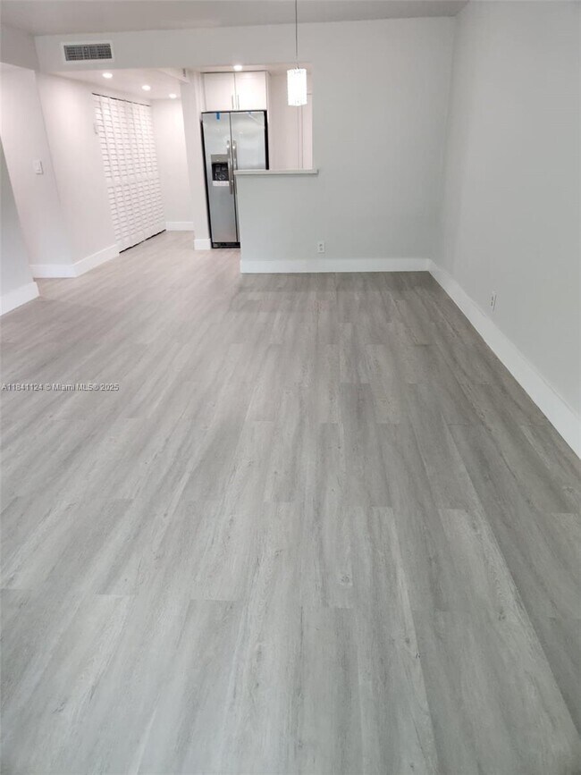 Building Photo - 9125 SW 77th Ave