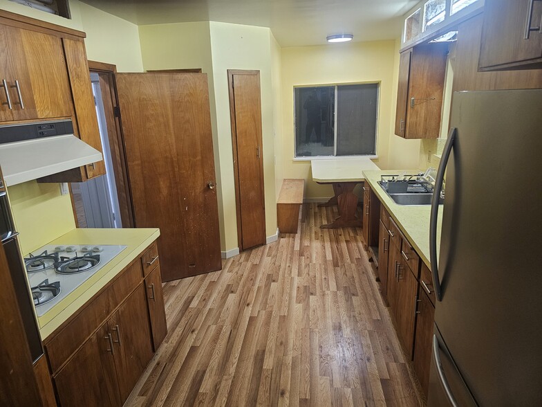Kitchen - 9 Raleigh Ave