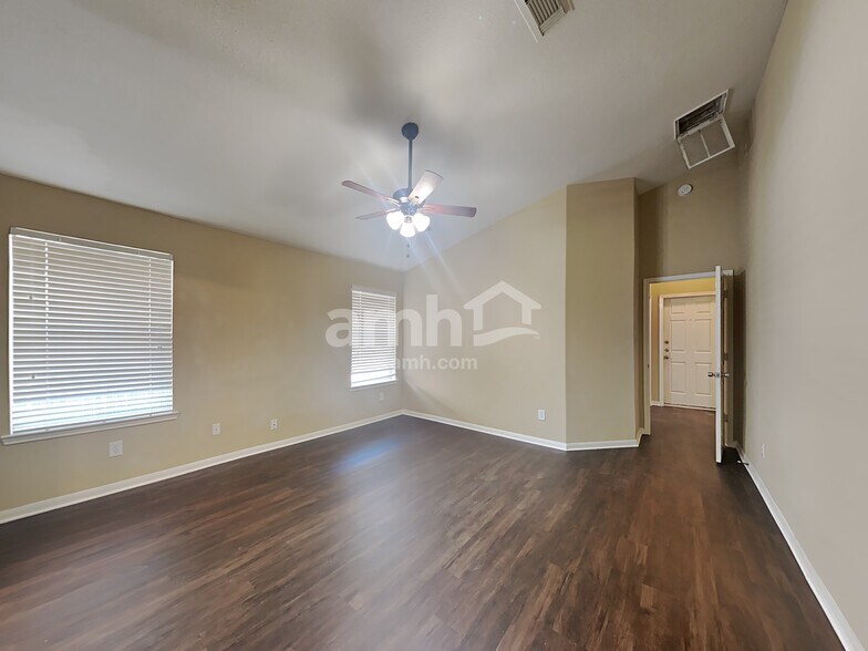 Building Photo - 1034 Riverwood Dr