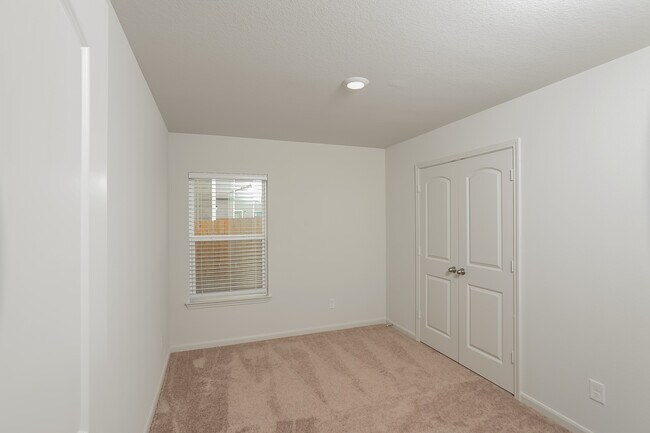 Building Photo - 11923 Lake Park