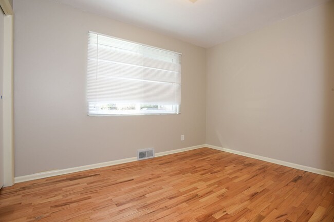 Building Photo - Spacious and Updated 4 Bedroom with Stunni...