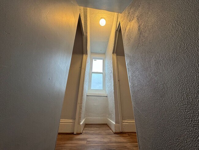 Building Photo - Charming 5BR Home in the Heart of Pittsbur...