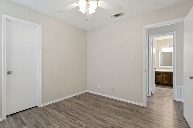 Building Photo - 2-BEDROOM DUPLEX