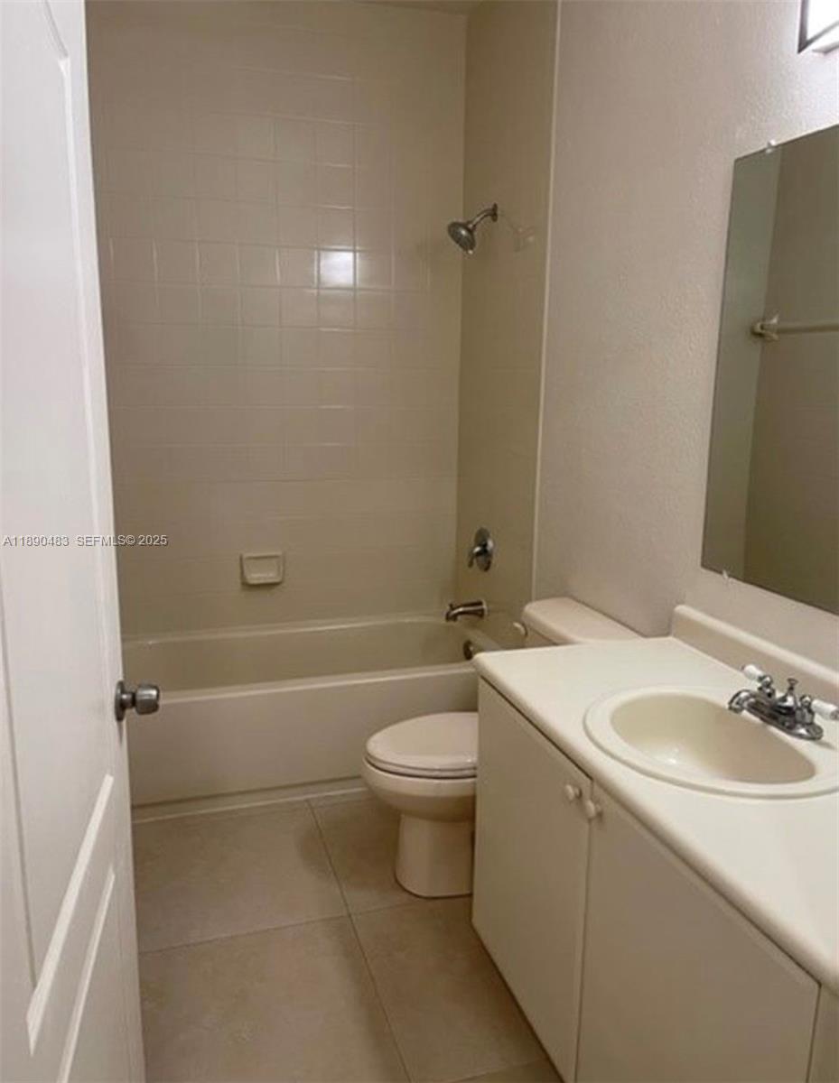 Building Photo - 1661 SE 29th Ct