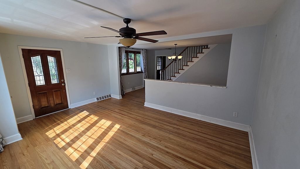 Building Photo - 746 Cinnaminson St