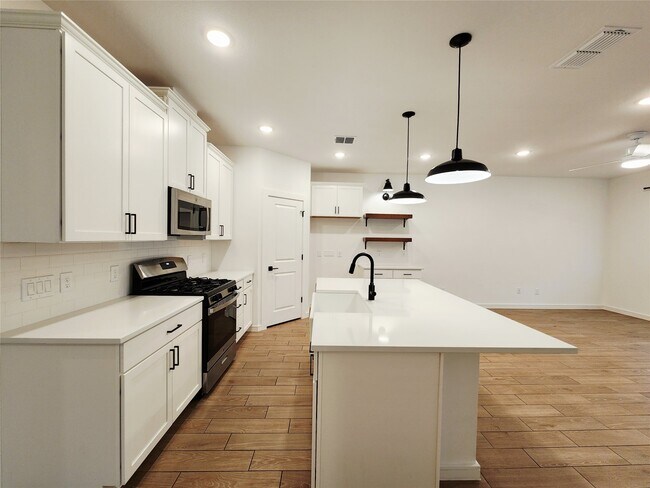 Building Photo - 8430 Bay Rdg Cir