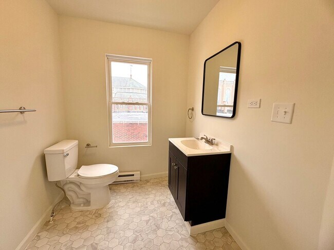 Building Photo - 133 W Maple St