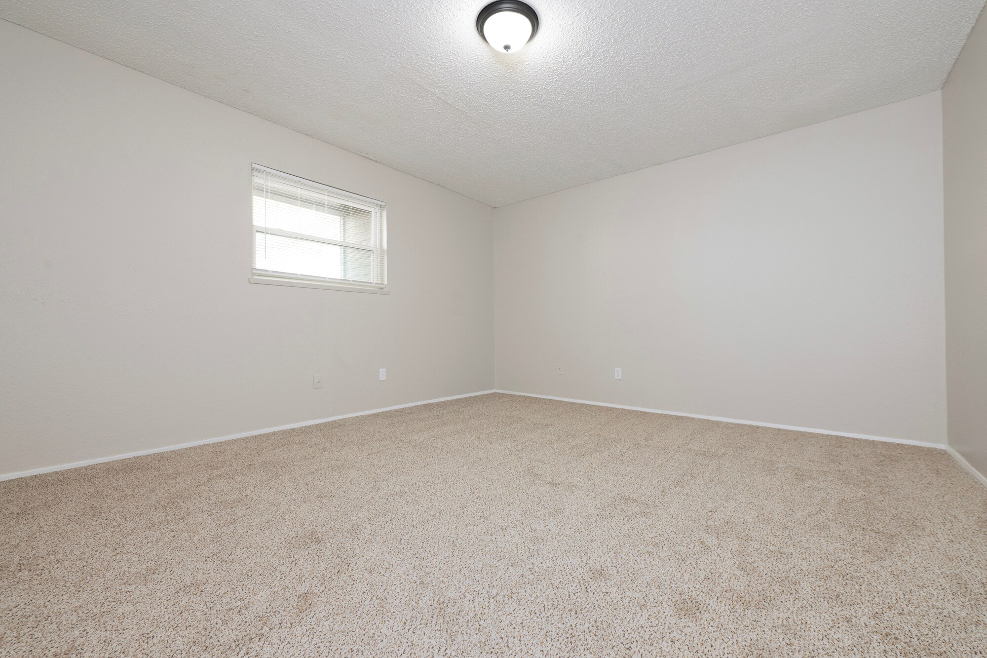 Building Photo - 1206 Northcliff Ave