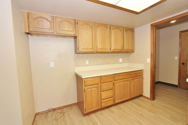 Building Photo - Single-Level w/BG Home in a Quiet Neighbor...