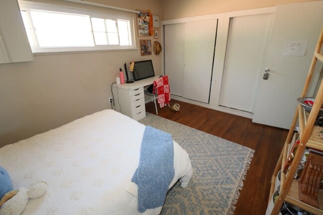 Building Photo - 1054 N Grand St