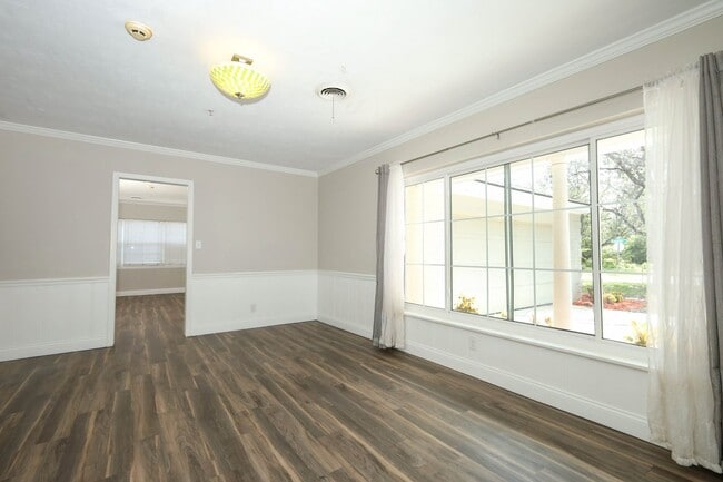 Building Photo - Spacious 4/2 in Maitland's English Estates!