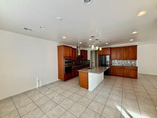 Building Photo - Nice two-story single-family home