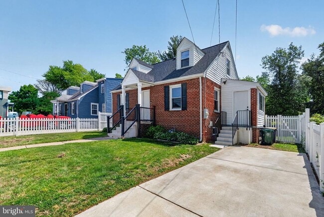 Building Photo - 5831 33rd Ave