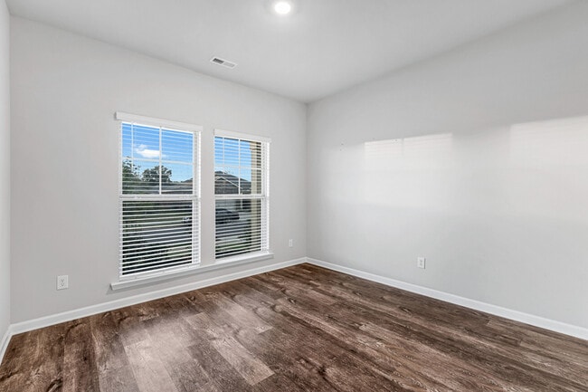 Building Photo - 303 Ivyleaf Dr