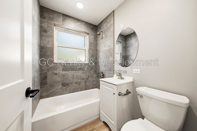 Building Photo - 2804 School Dr
