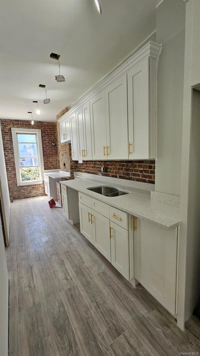 Building Photo - 60-80 54th Pl