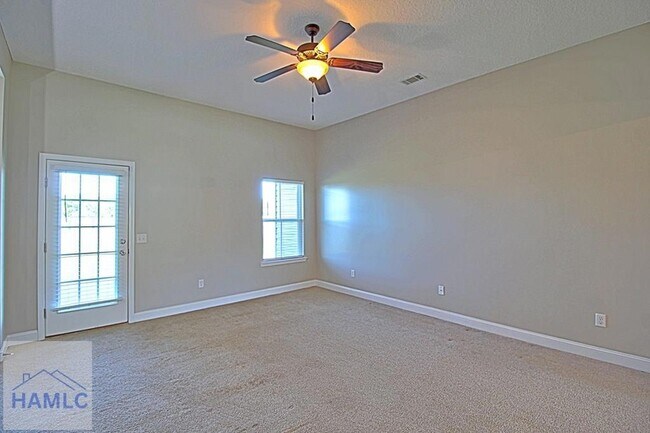 Building Photo - 582 Burke Dr