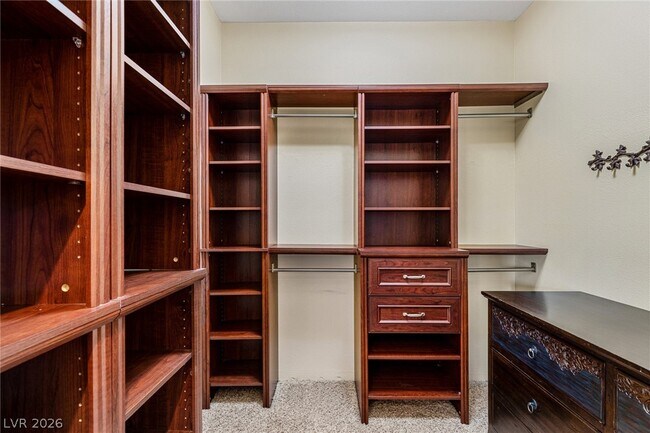 Building Photo - 724 Pinnacle Heights