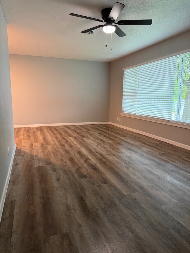 Building Photo - 12 Pershing Dr