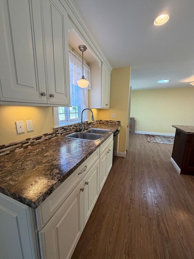 Building Photo - 3521 Harrison Dr