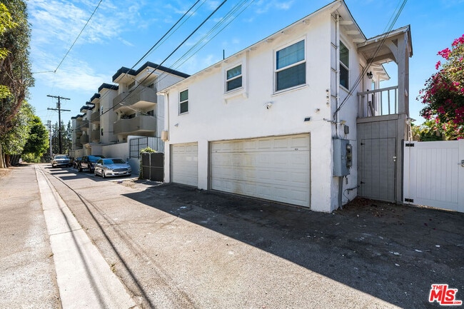 Building Photo - 4522 Laurel Canyon Blvd