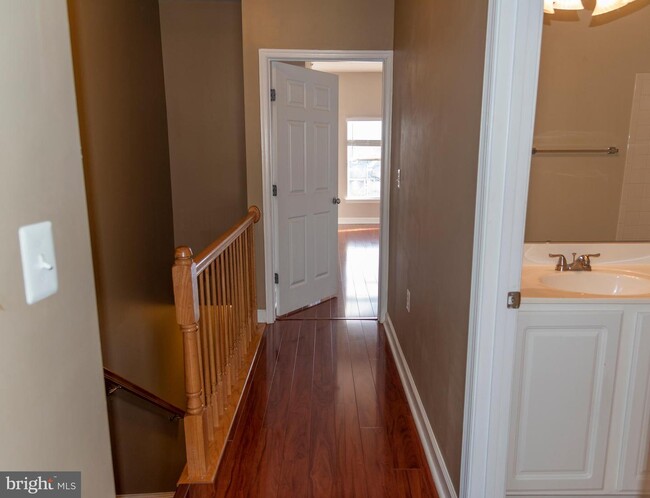 Building Photo - 42425 Goldenseal Square