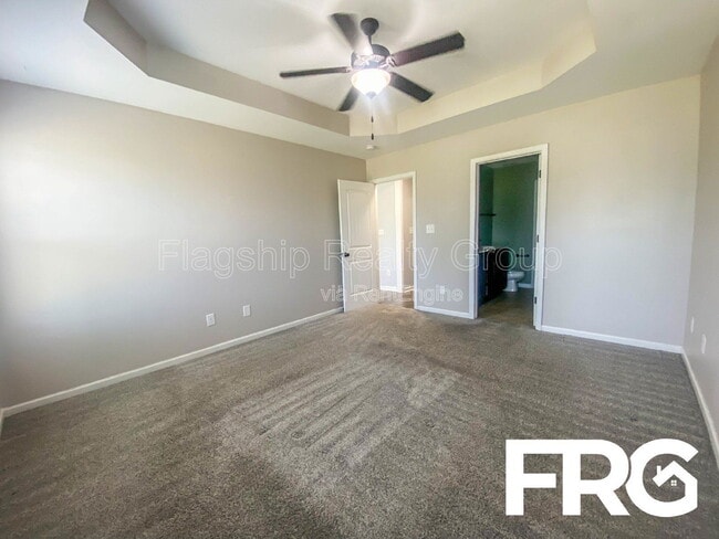 Building Photo - 200 Willow Pond Dr