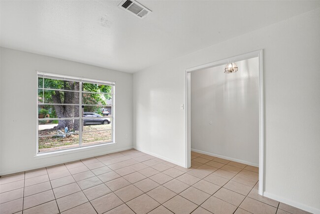 Building Photo - 5010 Shilo Dr