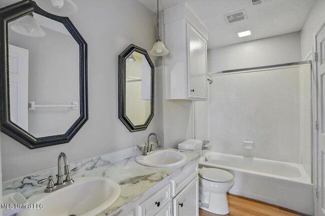 Building Photo - 225 Kiowa Dr
