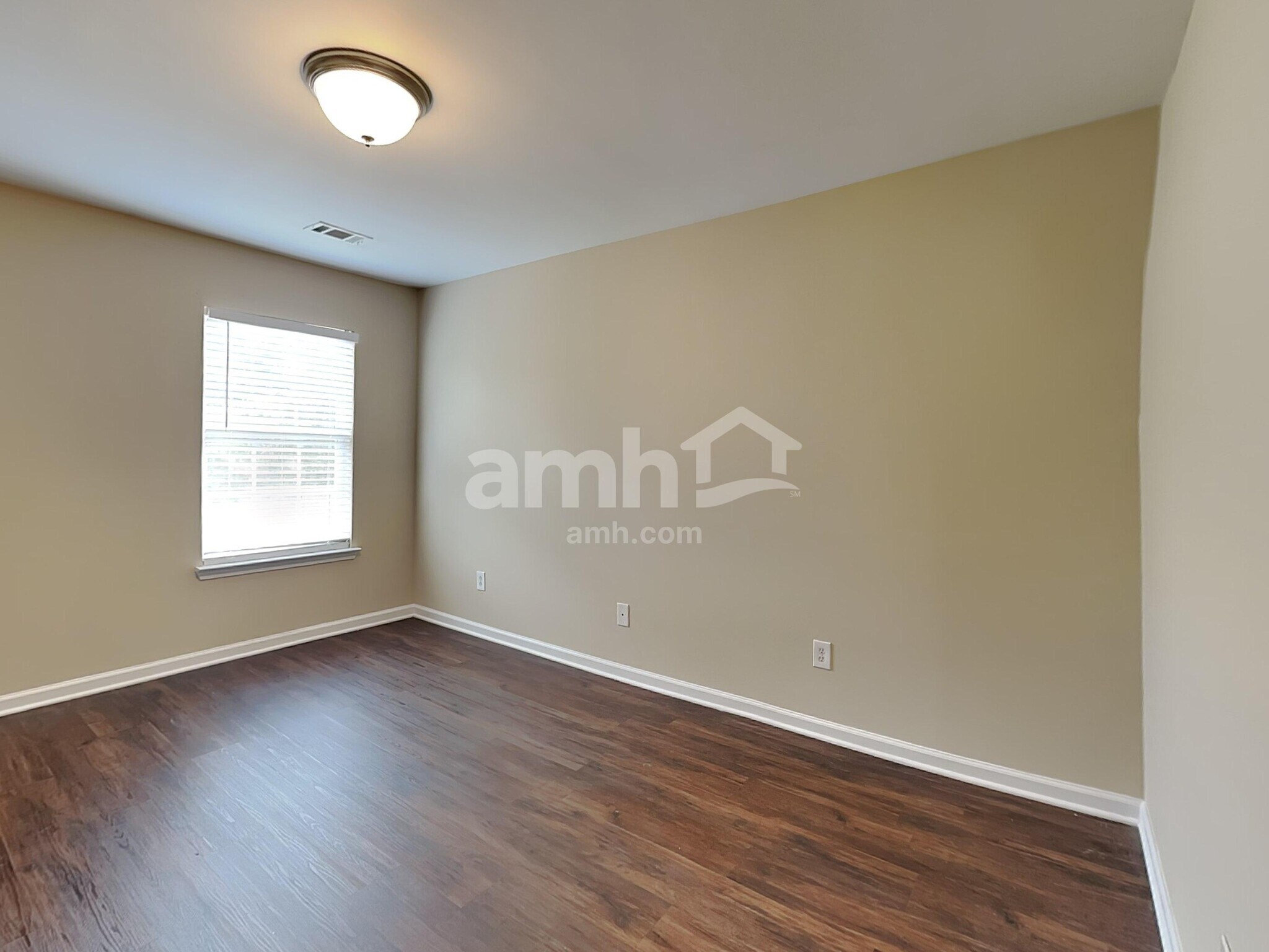 Building Photo - 2920 Mayfair Dr