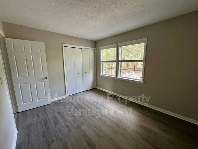 Building Photo - 126 Friar Ln