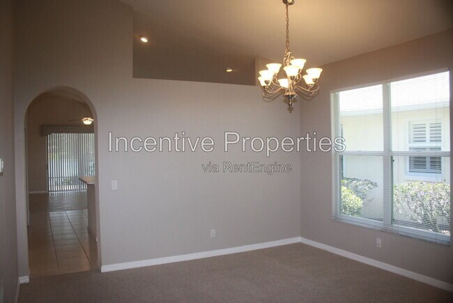 Building Photo - 817 Lakeworth Cir