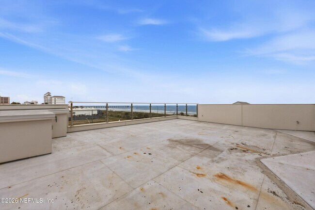 Building Photo - 115 1st St S