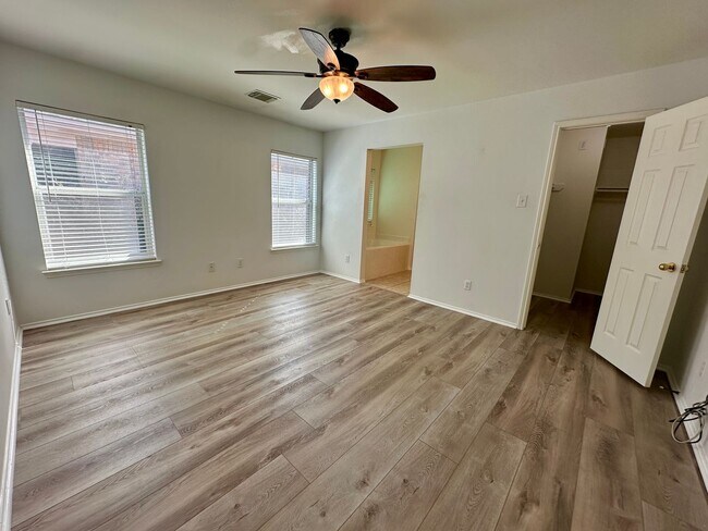 Building Photo - For Lease | 3 Bed, 2 Bath | 1,528 Sq Ft | ...