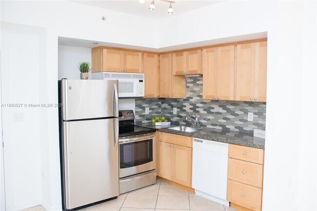 Building Photo - 2630 SW 28th St