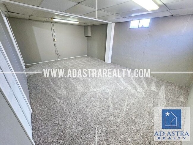 Building Photo - Nice 3 bed 1.5 bath townhouse in Olathe-Co...