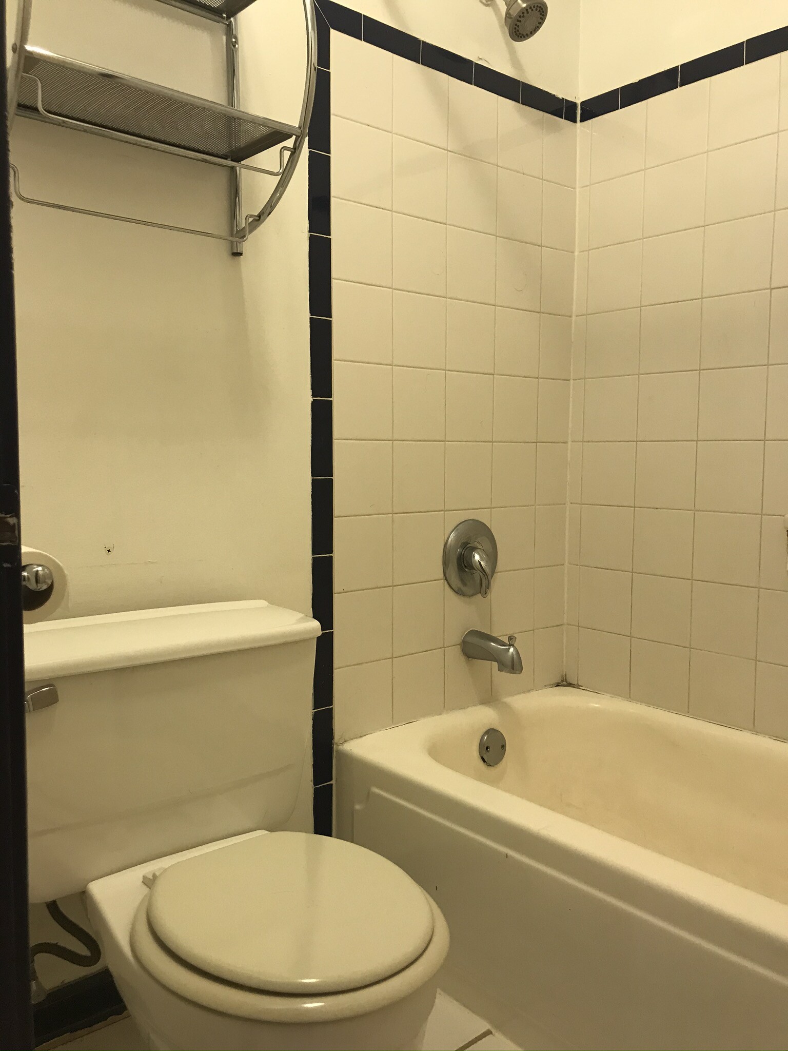 Building Photo - 1806 Hemlock Pl