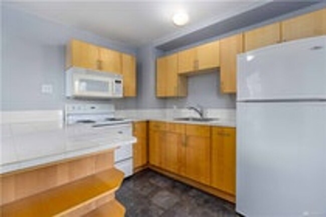 Building Photo - 2 bed/1 ba Craftsmen In Tacoma