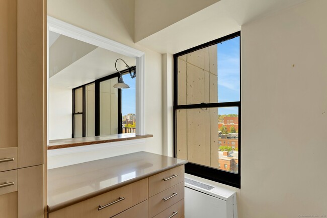 Building Photo - 44 Strawberry Hill Ave