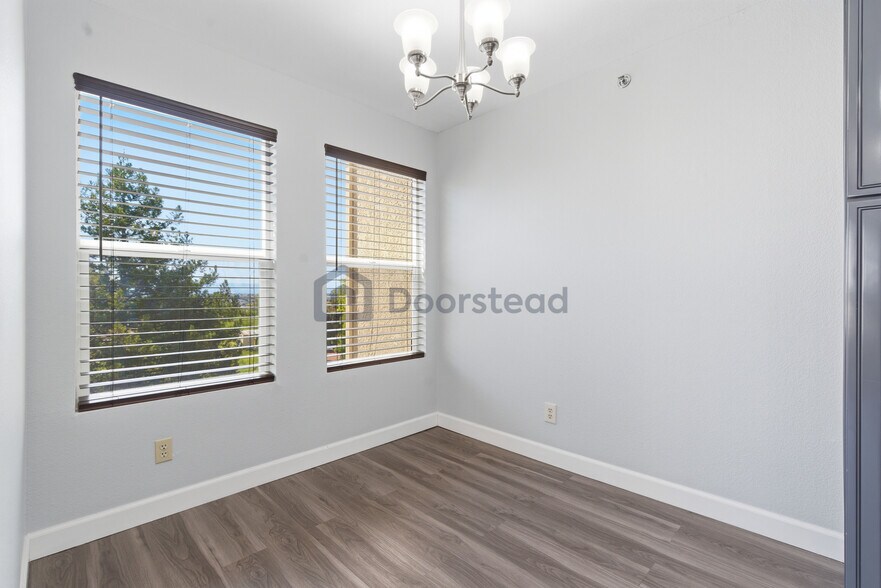 Building Photo - 675 Newbury Ln