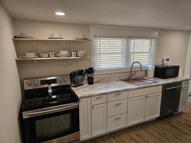 Building Photo - 1106 Central Ave